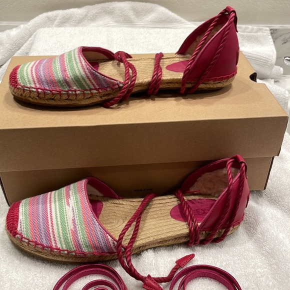 Gently used UGGs size 9 style is Libbi - Picture 3 of 11